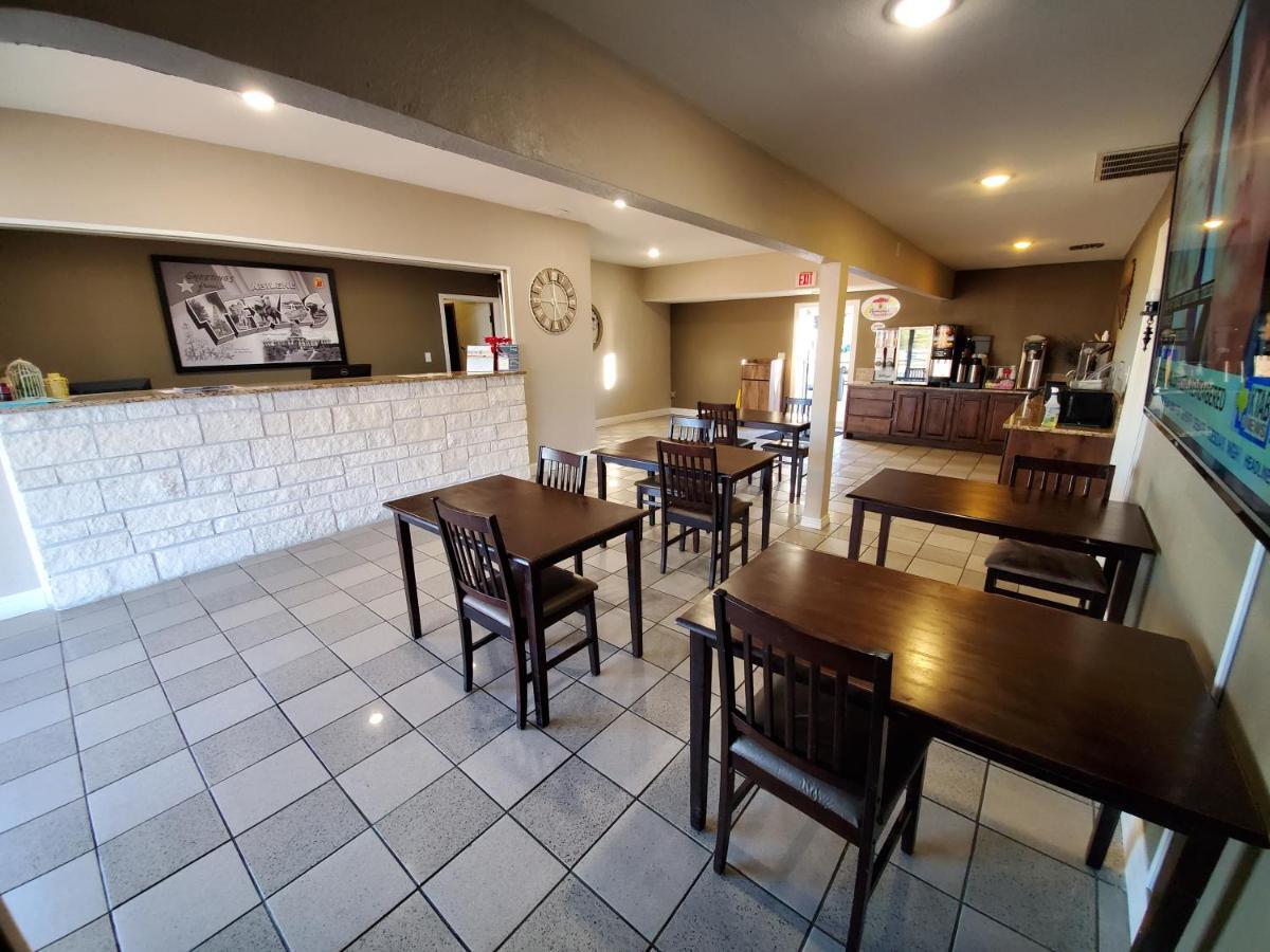 Hotel Super 8 By Wyndham Abilene North Esterno foto
