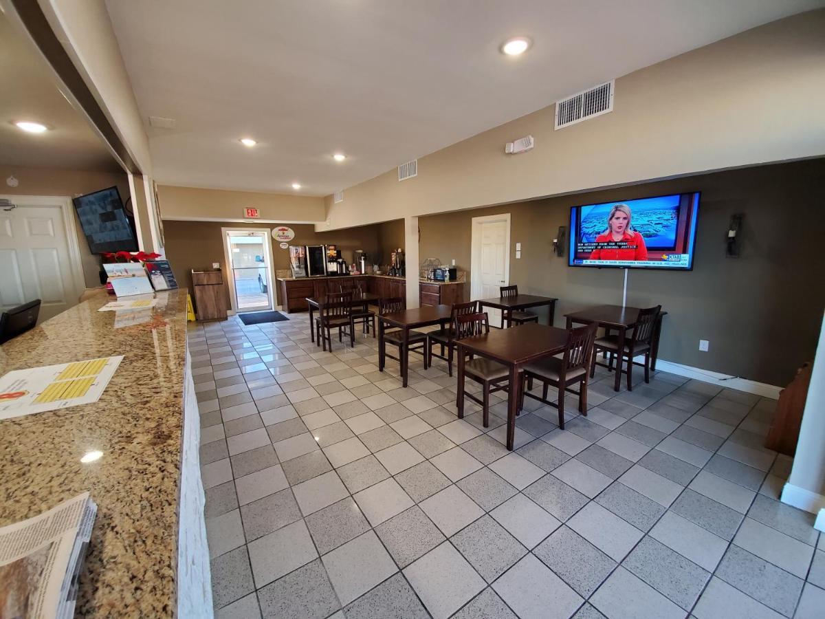Hotel Super 8 By Wyndham Abilene North Esterno foto